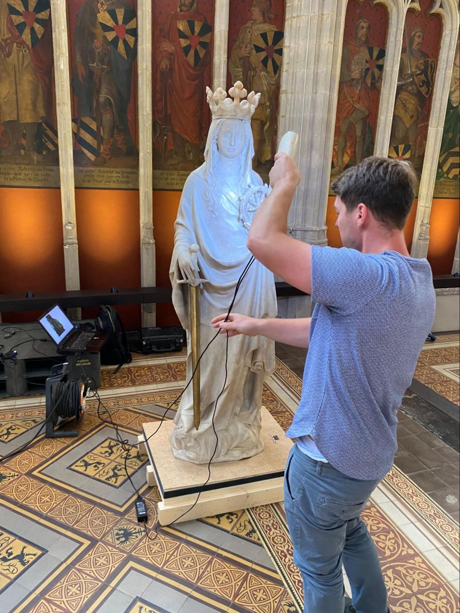 A white statue being digitised