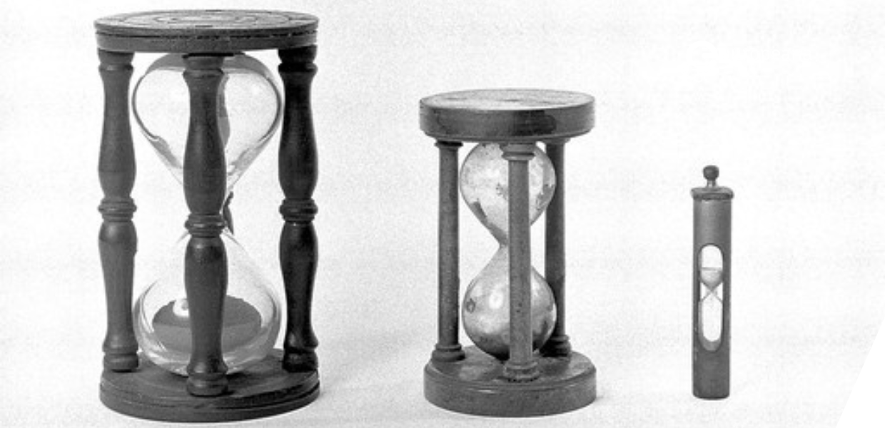 3 hourglasses of different sizes - probably medical.