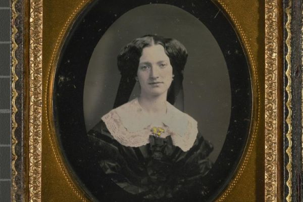 Teaching and learning with photographic heritage on Europeana.eu