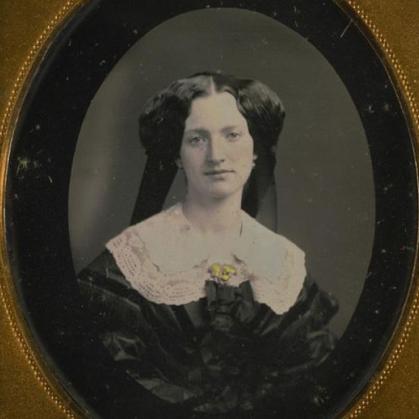 Teaching and learning with photographic heritage on Europeana.eu