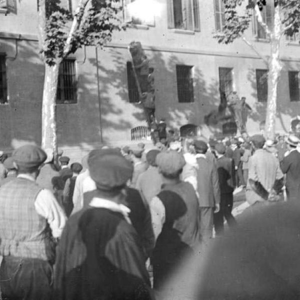 Over 6.700 photographs from Catalan photographer Josep Maria Sagarra